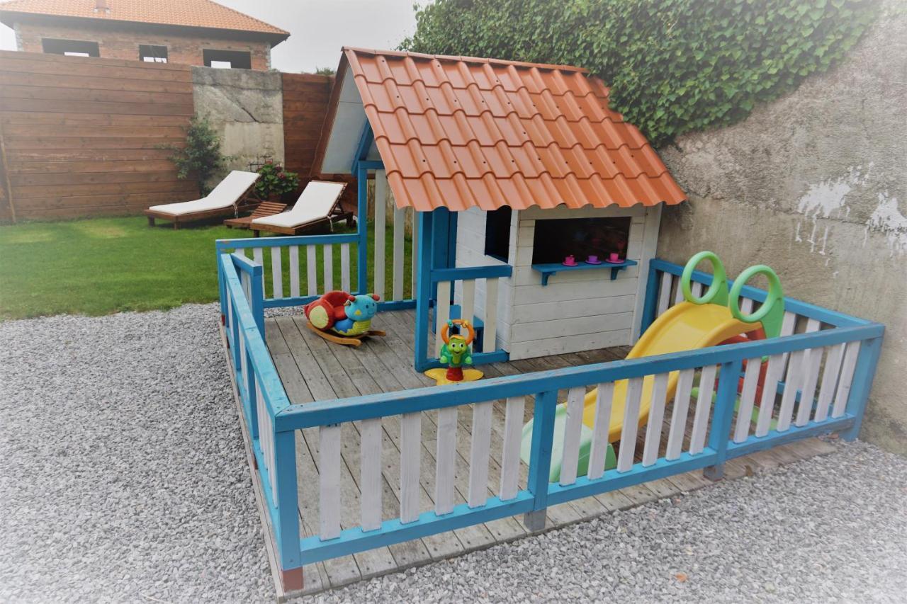 Apartamentos La Playina 利亚内斯 外观 照片